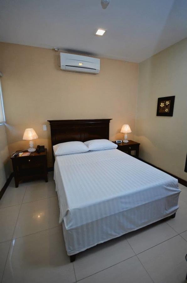 Hotel Formosa Daet ภายนอก รูปภาพ