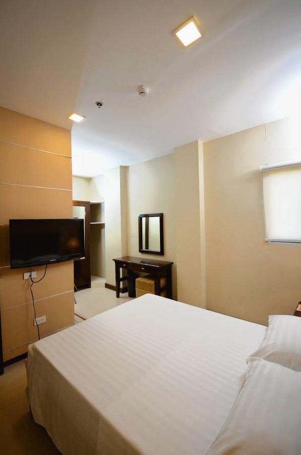 Hotel Formosa Daet ภายนอก รูปภาพ