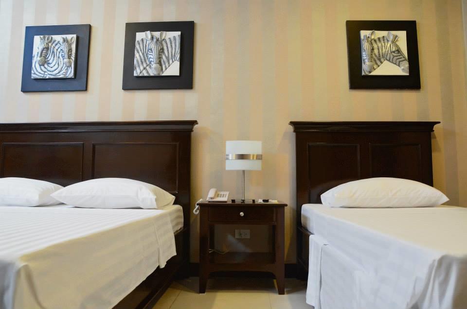 Hotel Formosa Daet ภายนอก รูปภาพ