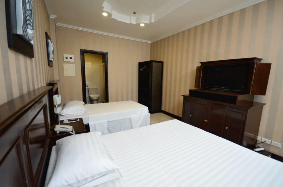 Hotel Formosa Daet ภายนอก รูปภาพ